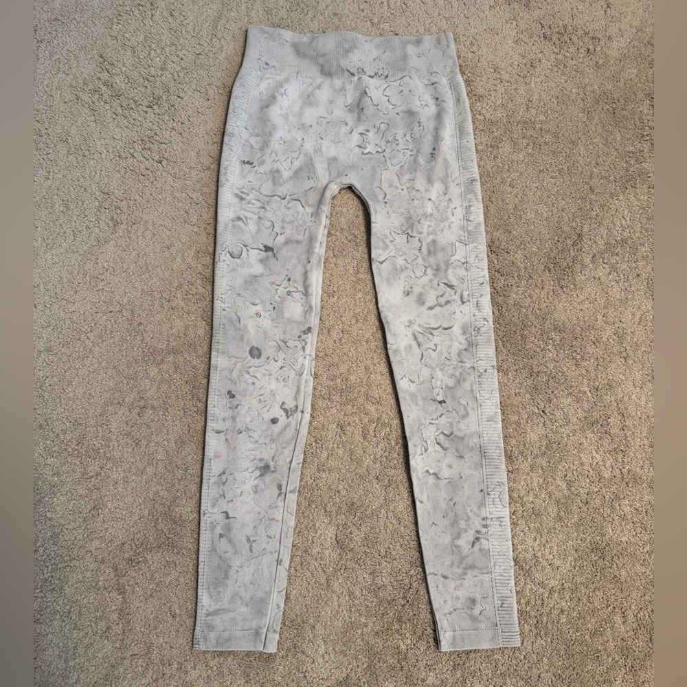 Nikibiki Snakeskin White/Gray Leggings